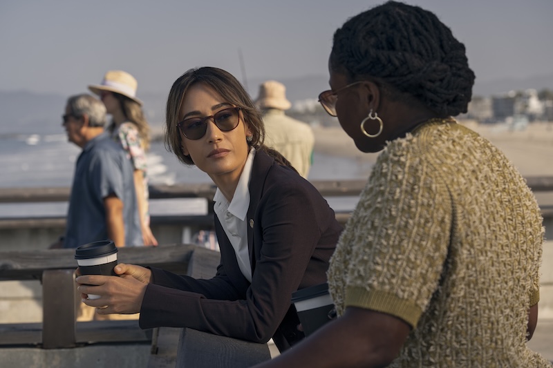 Maggie Q (Renée Ballard) et Courtney Taylor (Zamira Parker) dans la première saison de Ballard. Crédits photos : Greg Gayne / Prime Video